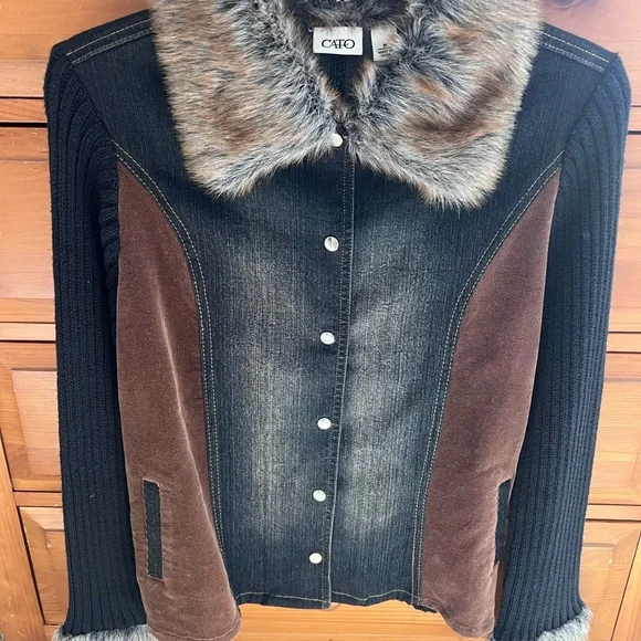 Denim & Sweater Jacket with Faux Fur Trim - Picture 3 of 9